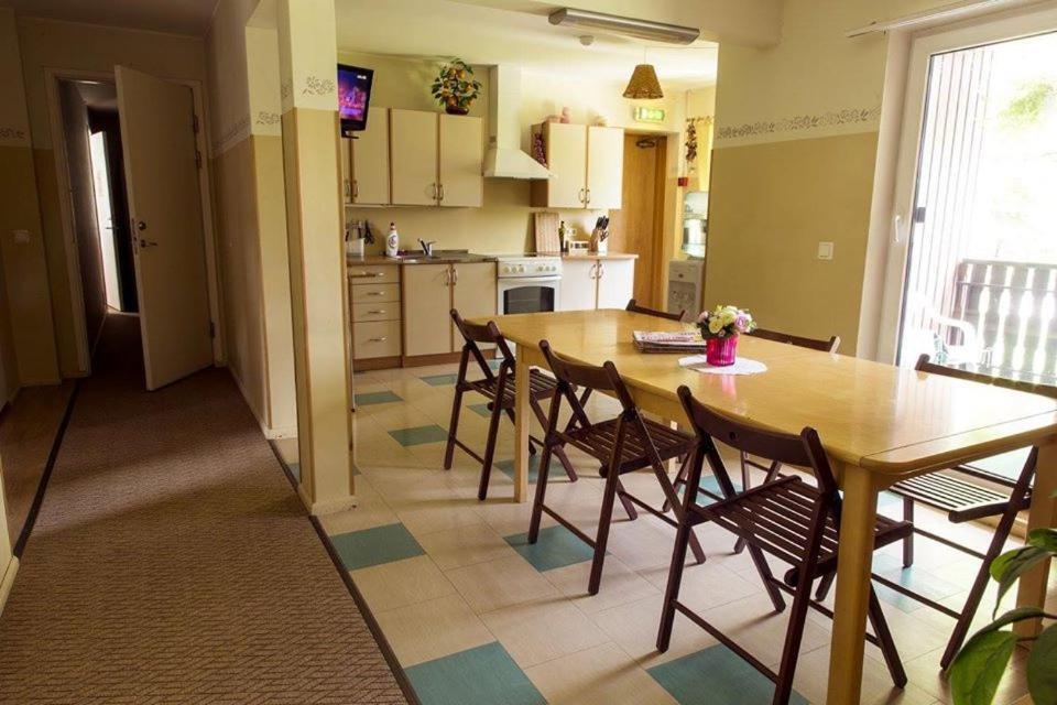 Vahe Guest House Poltsamaa Exterior foto